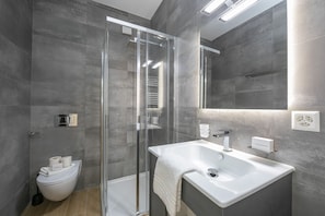 Zweites Badezimmer im Zimmer