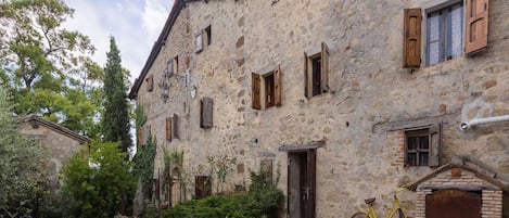 Außenseite Ferienhaus [Sommer]