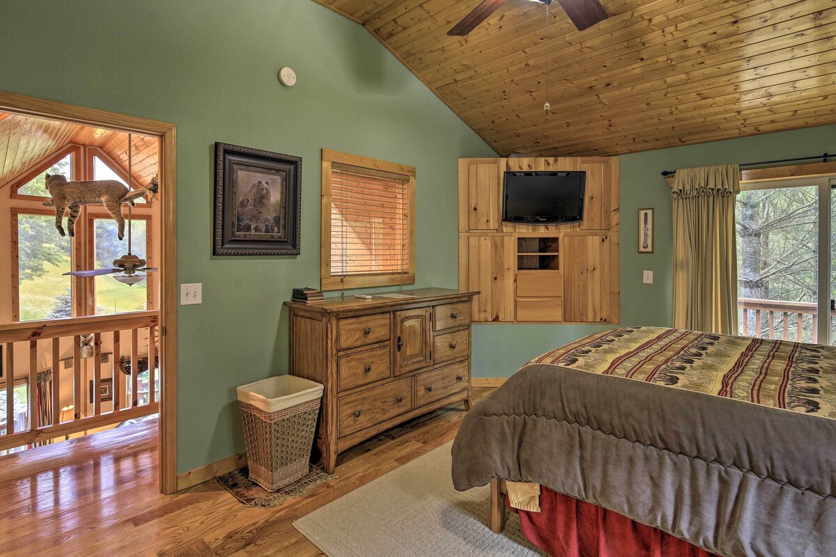 Serene Sparta Cabin w/ Community Pool Access!