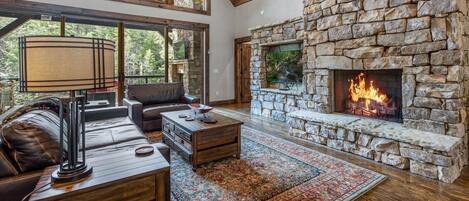 Misty Trail Lakehouse - Living Room with Gas Fireplace