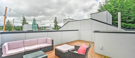 Seattle Vacation Rental | 2BR | 2BA | 1,000 Sq Ft | Step-Free Entry