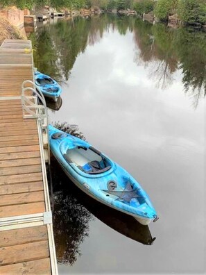 2 Kayaks included! Burnt River is a fully navigable waterway on Trent system.