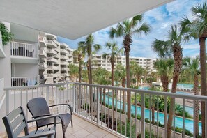 Views of the pool and Gulf