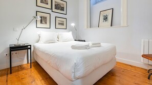 A comfortable queen bedroom.
#comfort #portugal #pt #lisbon