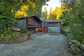 The front of the home and driveway.