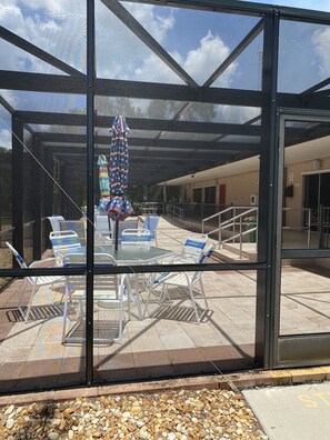Pool deck / patio 
