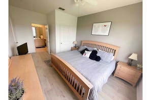 Master king bedroom