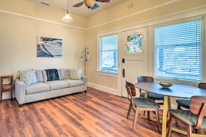 Living Room | Dining Area | Free WiFi