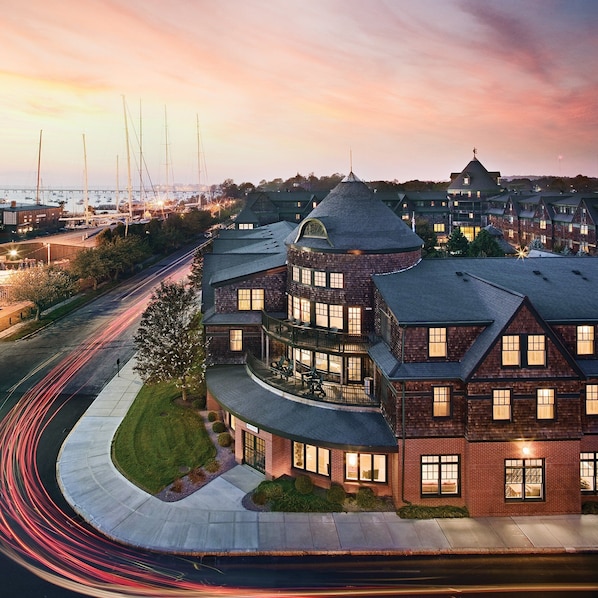 Wyndham Long Wharf exterior