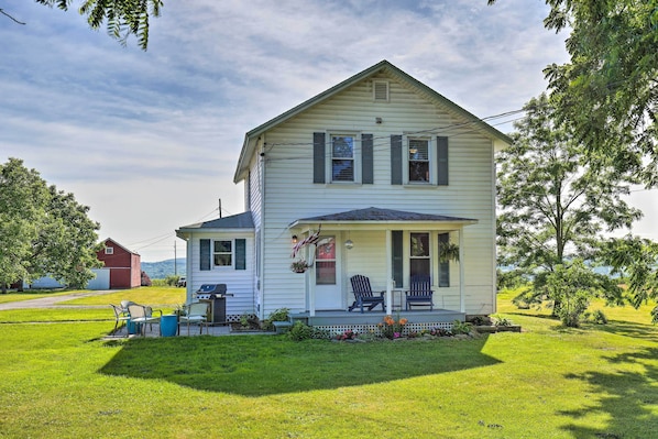 Hector Vacation Rental | 3BR | 1BA | Stairs Required | 1,300 Sq Ft