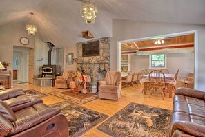 Living Room | Flat-Screen Cable TV | Wood-Burning Stove (Bring Your Own Wood)