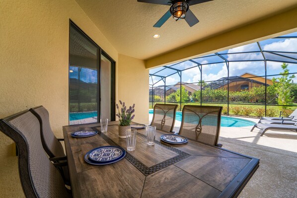 Pool Dining area