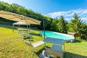 La piscine sur la colline