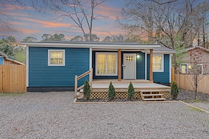 Cute cottage with ample parkingMinutes from Downtown Wilmington, NC