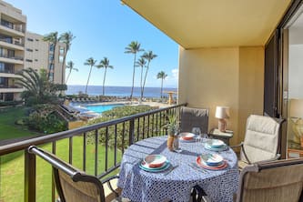Renovated 2nd-floor condo with ocean/garden views, lanai, on-site hot tub & pool
