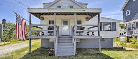 Newbury Vacation Rental | 3BR | 1BA | 1,500 Sq Ft | Stairs Required For Access