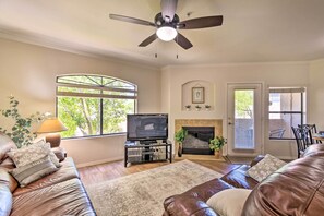 Living Room |  Free WiFi (250 Mbps Download, 10 Mbps Upload)