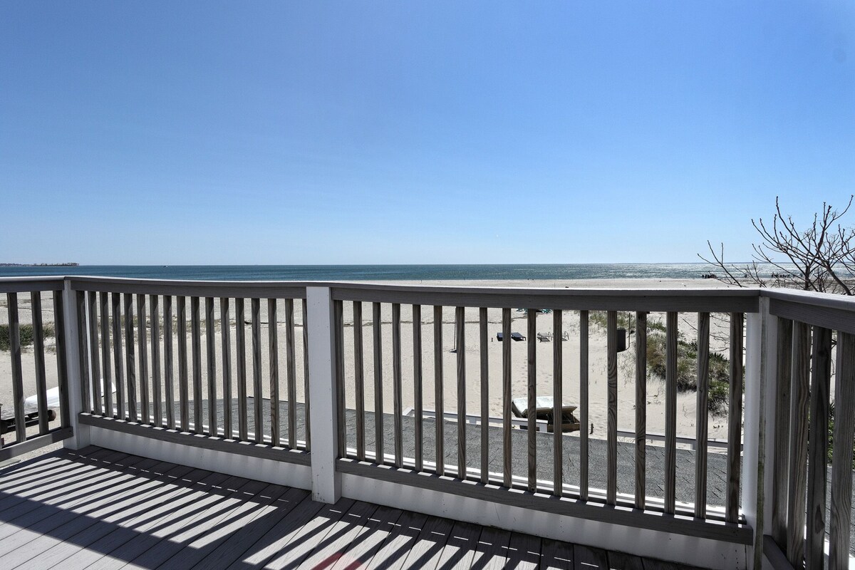 Beach front home with deck, balcony and private beach!