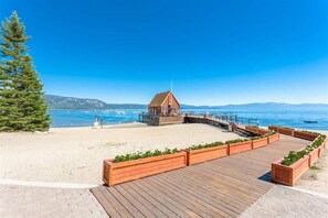 Chambers Pier & Bar
