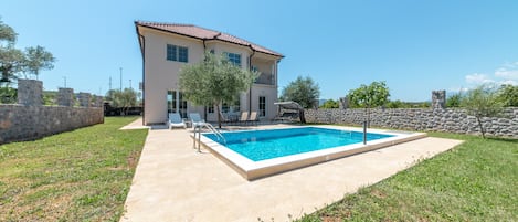 Entire property where you can see outdoor pool and garden.