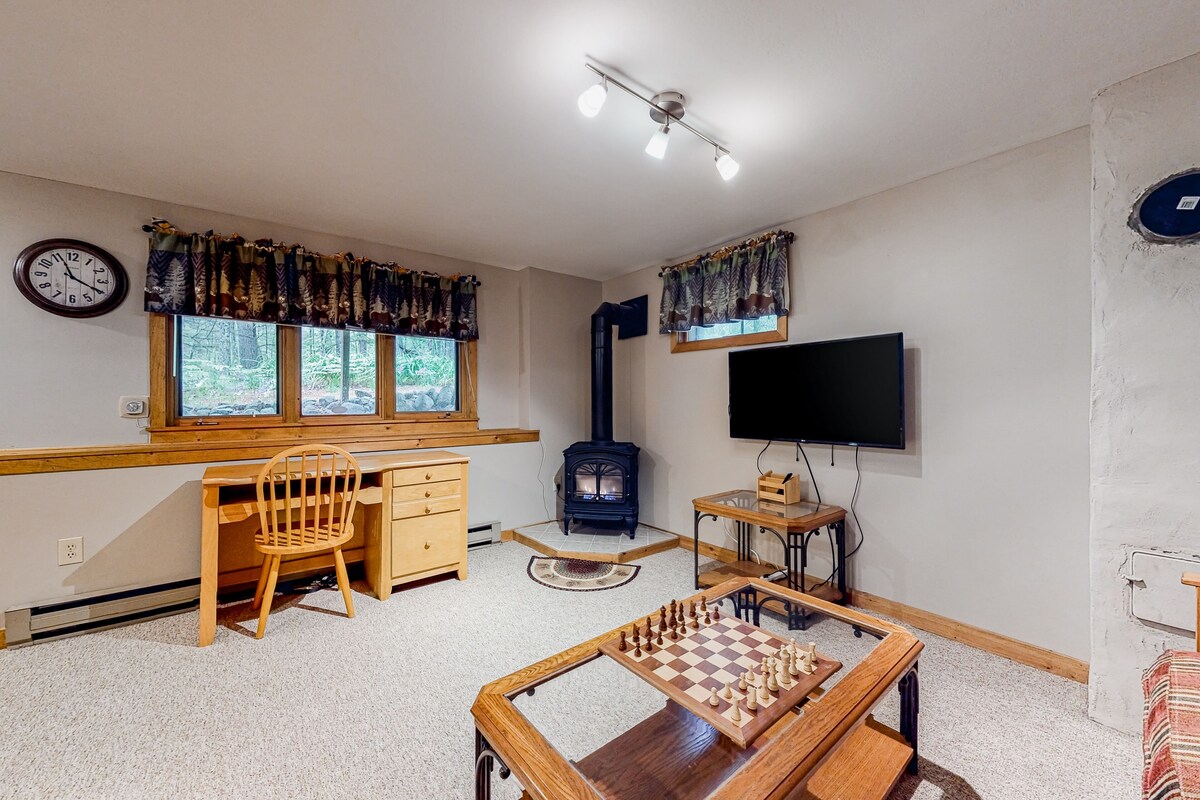 Dog-friendly home with foosball table, deck, grill, wood stove and gas fireplace