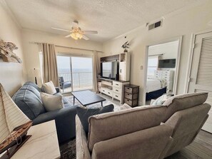 Tradewinds 1205, 2 bedroom 2 bathroom, 12th floor, sleeps 9. Managed by Island Rentals