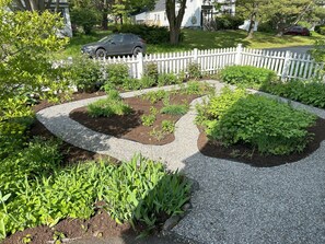 Front Yard Gardens