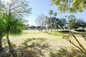 Palms 2110- Patio View
