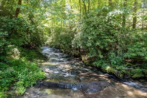 Tubeable waterfall leading to the cabin. Take a chair and sit in the water and let the water flow of your feet.