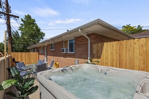 Soothing Hot Tub, Sizzling Grill, and Serene Outdoor Seating! 🌊🔥🪑