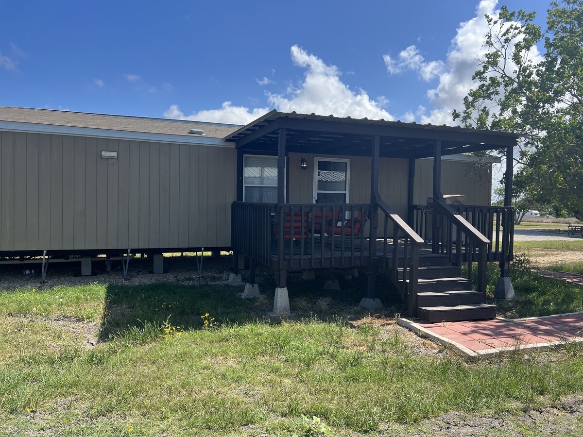 Lovely 2/2 Coastal Home next to Beach and fishing