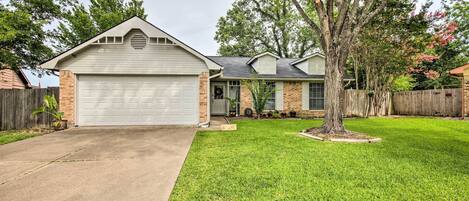 Irving Vacation Rental | 3BR | 2BA | Step-Free Access | 1,439 Sq Ft