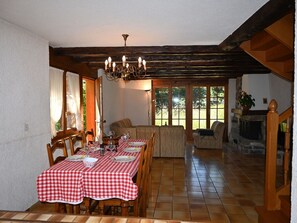 Furniture, Table, Property, Chair, Wood, Building, Tablecloth, Interior Design, Lighting, Window