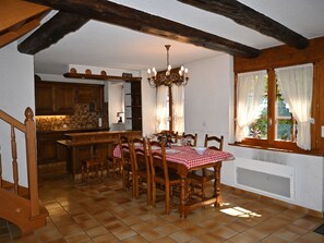 Möbel, Tabelle, Gebäude, Holz, Wohnzimmer, Interior Design, Haus, Fenster, Fussboden, Strahl