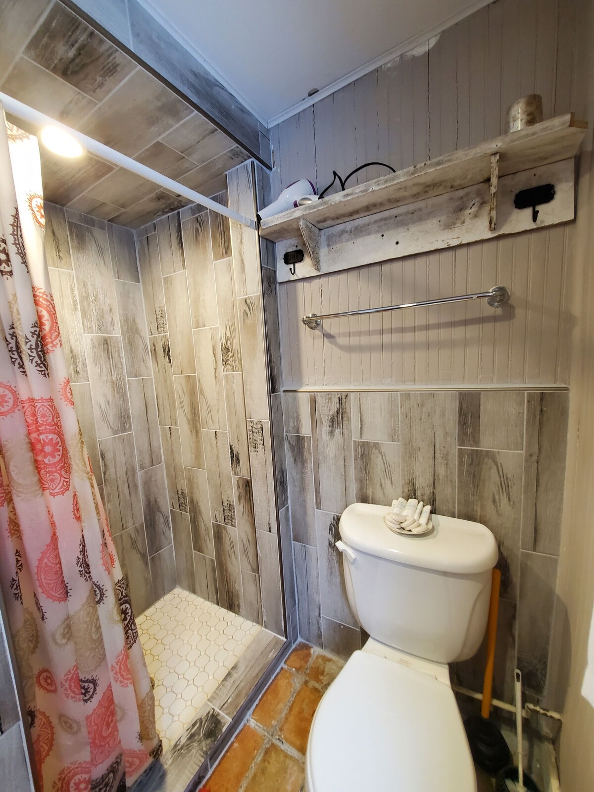 The Lucky Goat, a quiet country cottage about an hour from NYC, just off the TSP