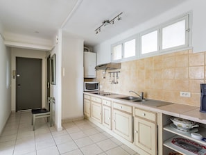 Countertop, Cabinetry, Building, Sink, Kitchen Sink, Kitchen, Tap, Lighting, Interior Design