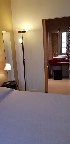 Chambre  1 et sa salle de bain