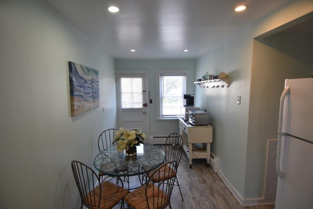 Hamptons like EAB Long Beach area 4 Bedroom House – Steps to the ocean!