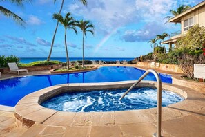Gorgeous Whalers Cove Pool with Jacuzzi