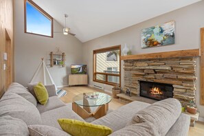 Indoors, Furniture, Living Room, Home Decor, Table