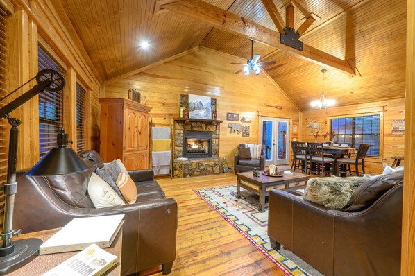 Large family room with high ceilings! Great for a night in. Maybe Game Night?!