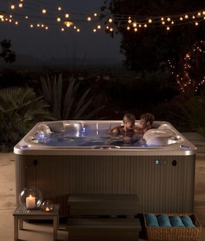 *COMING SOON*  Amazing 8 seater hot tub/ jacuzzi arriving January 2025 !! 