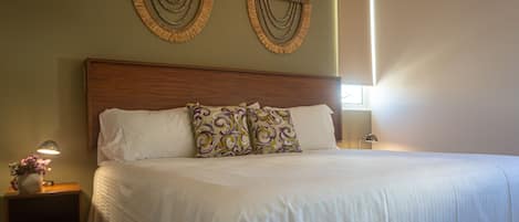 Super comfortable king size bed and soft linens.