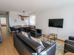 Furniture, Property, Television, Couch, Interior Design, Comfort, Wood, Flooring, Living Room, Hardwood