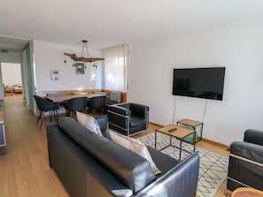 Furniture, Property, Television, Couch, Interior Design, Comfort, Wood, Flooring, Living Room, Hardwood