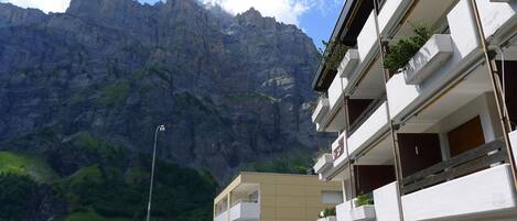 Cloud, Sky, Building, Daytime, Property, Mountain, Plant, Window, Green, Slope