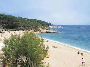 Wasser, Himmel, Daytime, Azurblau, Gebäude, Küsten Und Ozeanische Forms, Gewässer, Landschaft, Strand, Natürliche Landschaft