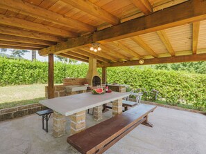 Pflanze, Tabelle, Schatten, Holz, Gartenmöbel, Baum, Tisch Im Freien, Veranda, Picknicktisch, Landschaft