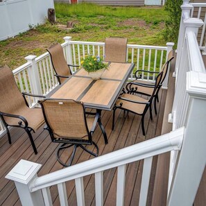 Here’s a great spot for breakfast, a BBQ or quiet evening drinks before going out.