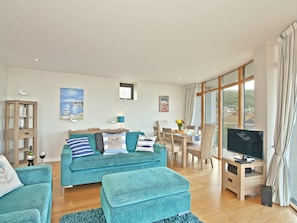 Light and airy open-plan living space | Apartment 22 - Horizon View, Westward Ho!